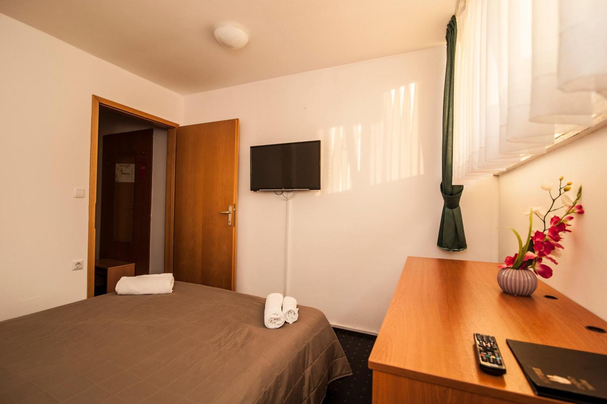 Hotel Faraon تْسيلْيي الغرفة الصورة