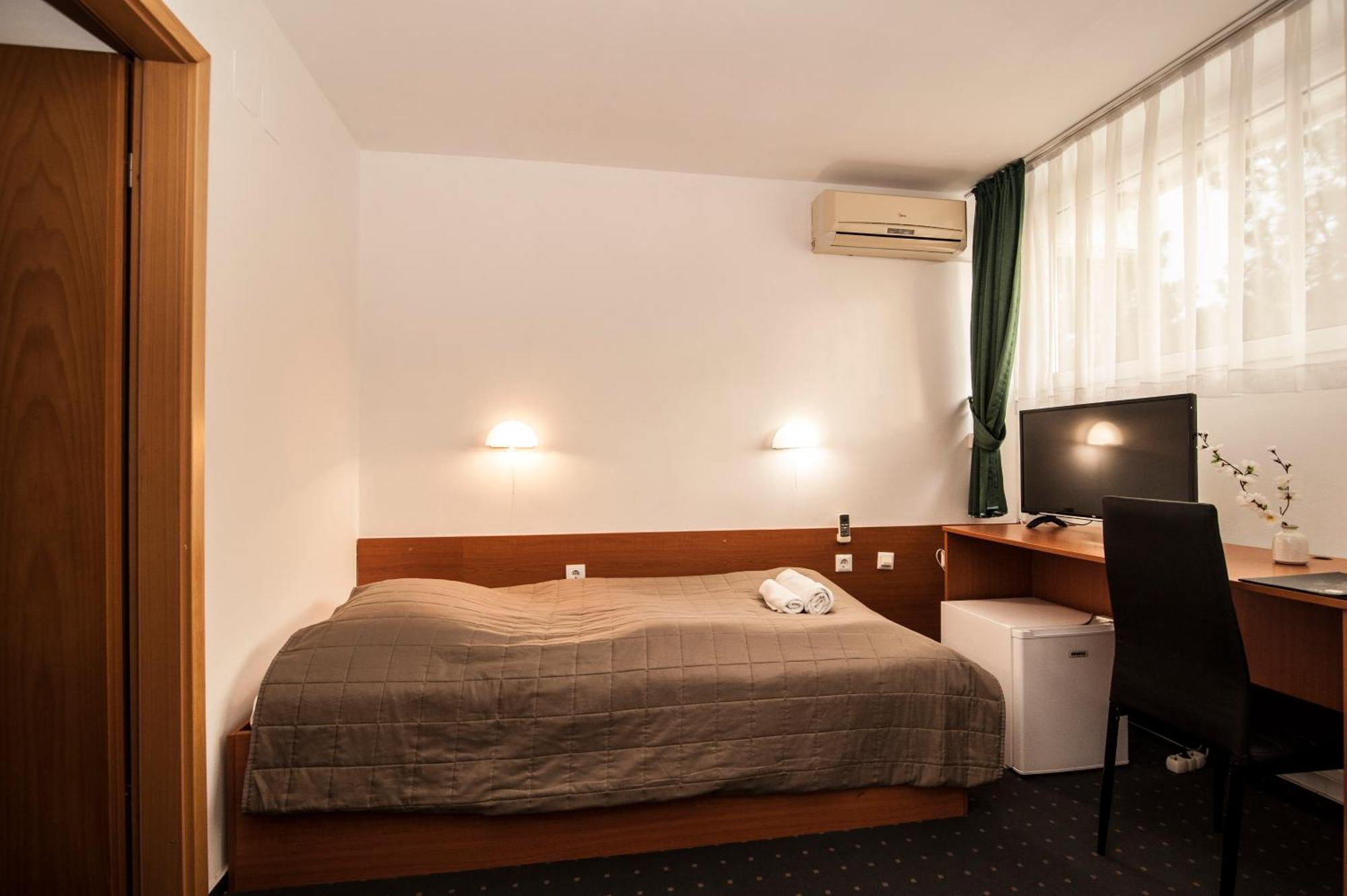 Hotel Faraon تْسيلْيي الغرفة الصورة