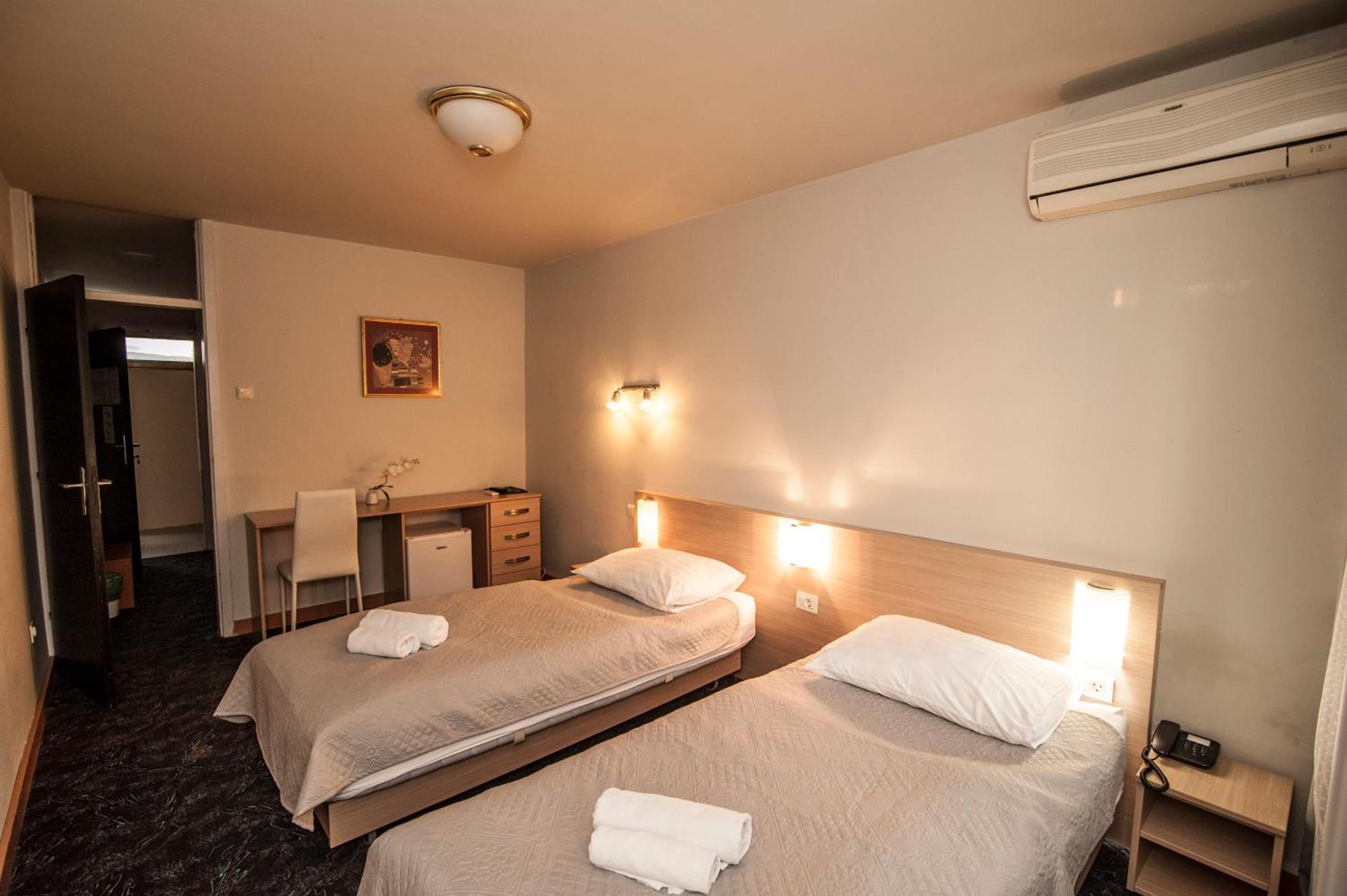 Hotel Faraon تْسيلْيي الغرفة الصورة