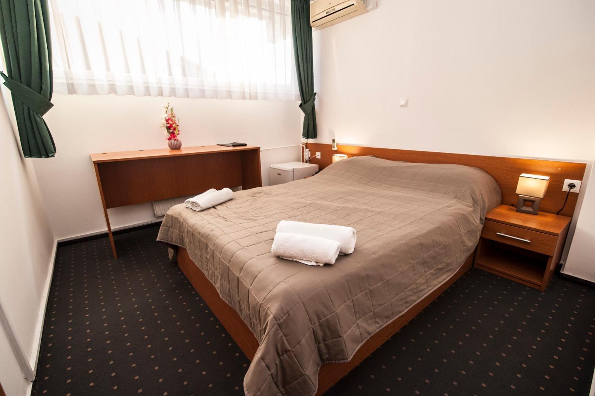 Hotel Faraon تْسيلْيي الغرفة الصورة