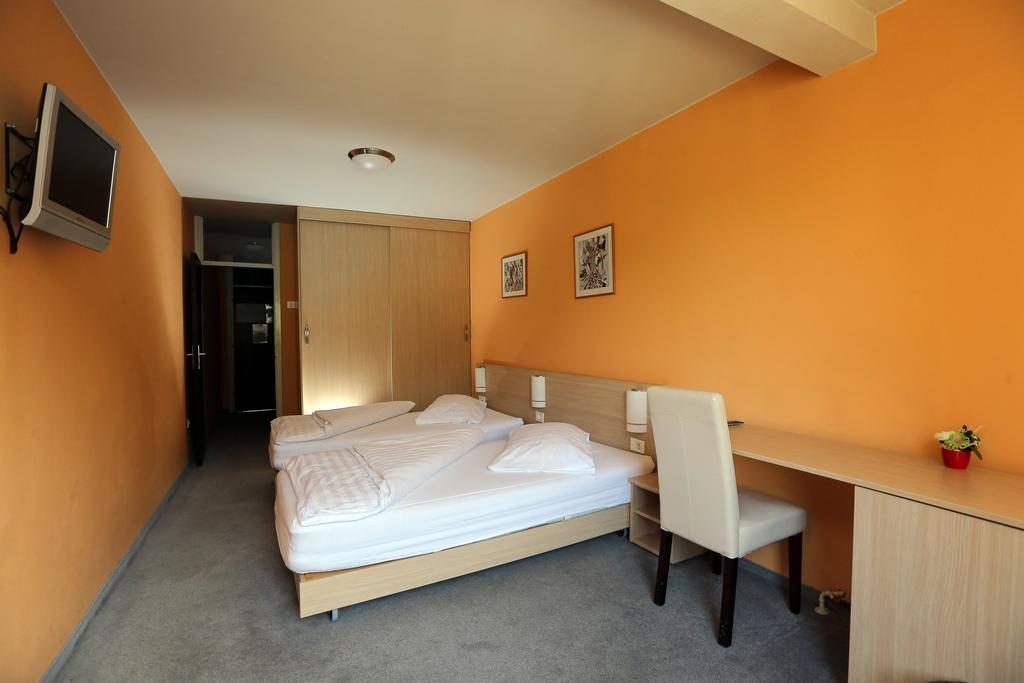 Hotel Faraon تْسيلْيي الغرفة الصورة